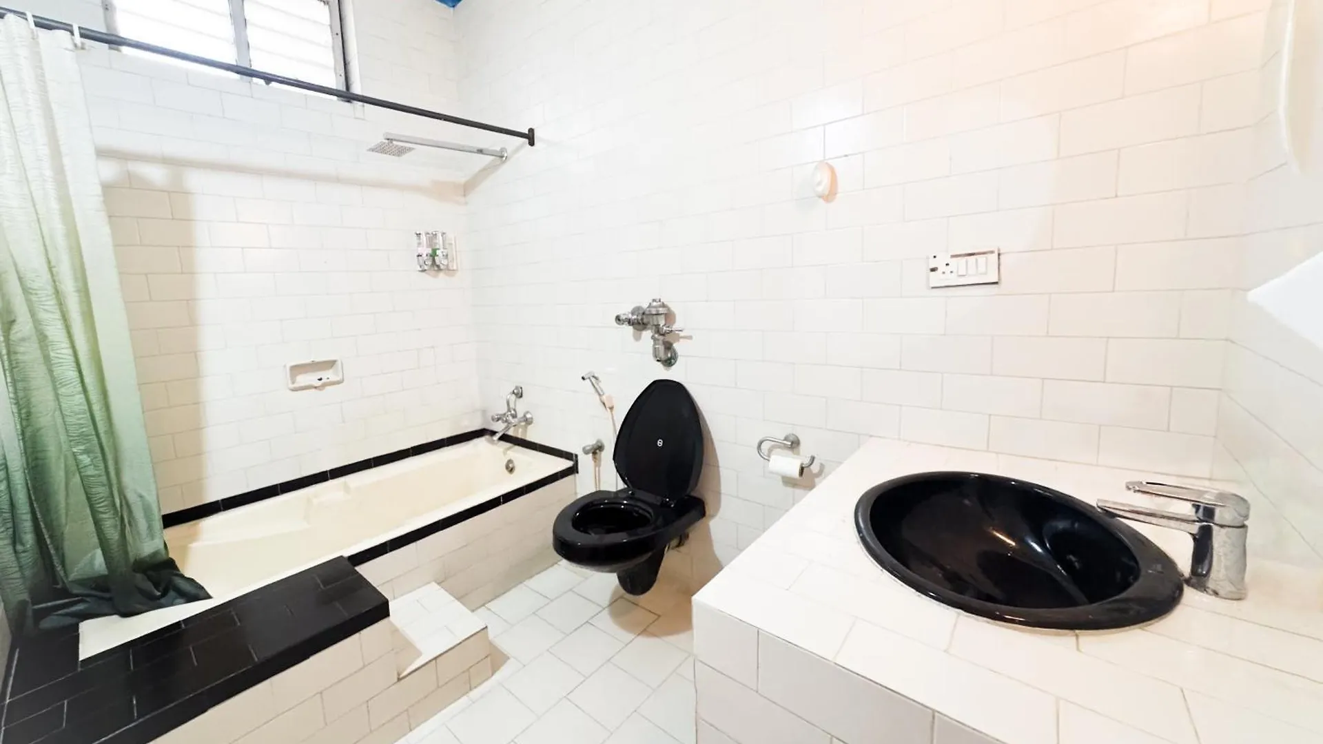 Riverside Group Kochi منزل للإقامة